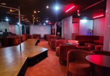 Boate striptease no SHS fica alagada em Brasília
