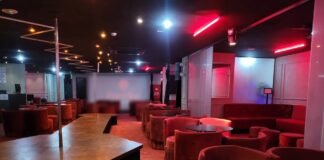 Boate striptease no SHS fica alagada em Brasília