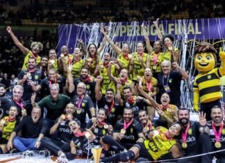 Praia Clube bate Minas e fatura título da Superliga Feminina de vôlei
