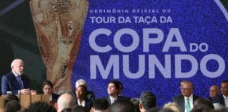 Lula sanciona lei da Copa do Mundo Feminina e reconhece pioneiras