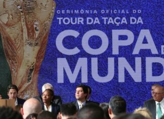 Lula sanciona lei da Copa do Mundo Feminina e reconhece pioneiras
