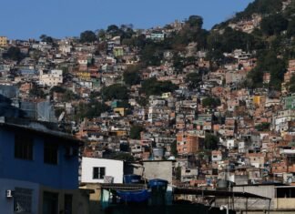 Projeto de turismo em favelas do Rio prepara rota especial para a Copa