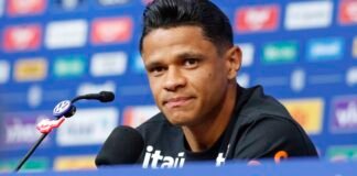 Aposta de Ancelotti, Douglas Santos explica apoio tático a Vini Jr.