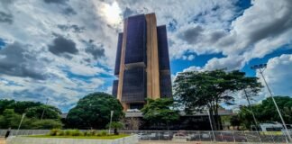 PEC no Senado facilita cooptação do Banco Central, dizem economistas