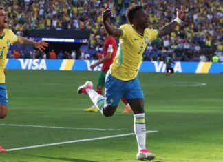 Raphinha, Vini e Douglas Santos se destacam nos números da estreia