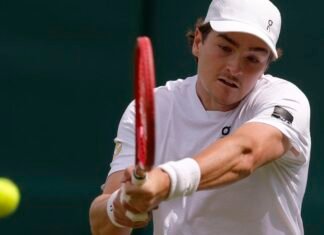 João Fonseca estreia em Wimbledon com 3 a 0 sobre Bautista Agut