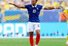 Com dois gols de Mbappé, França despacha Suécia e avança às oitavas