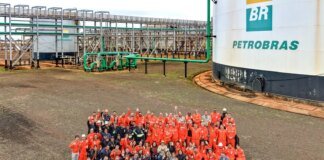 Lula assina contratos para retomar obra em fábrica de fertilizantes