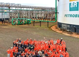 Lula assina contratos para retomar obra em fábrica de fertilizantes