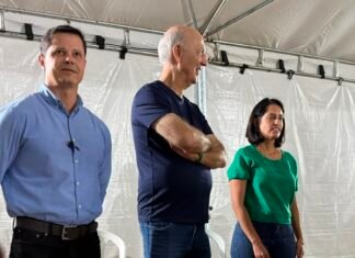 Arruda, Carol Fleury e Nelson Neto ouvem demandas da Serrinha