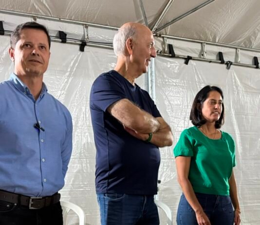 Arruda, Carol Fleury e Nelson Neto ouvem demandas da Serrinha