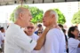Arruda e Zé Humberto conversam amistosamente na Caminhada da Paz no Gama