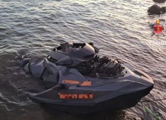 Mulher fica gravemente ferida em acidente entre jet ski e lancha no Lago Paranoá