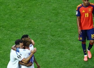 Cabo Verde segura Espanha e estreia em Copas com empate histórico