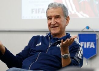 Internado, Parreira passa por cirurgia no Rio de Janeiro