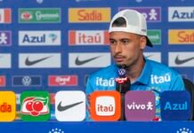 Martinelli admite substituir Raphinha e vê Neymar “querendo muito”