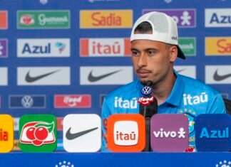 Martinelli admite substituir Raphinha e vê Neymar “querendo muito”