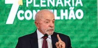 Governo estuda devolução de celular roubado nos Correios, diz Lula