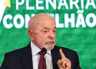Governo estuda devolução de celular roubado nos Correios, diz Lula