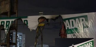 Mais um crime de motivação política no DF: vândalos fazem incêndio criminoso em outdoor do Projeto Radar no Gama
