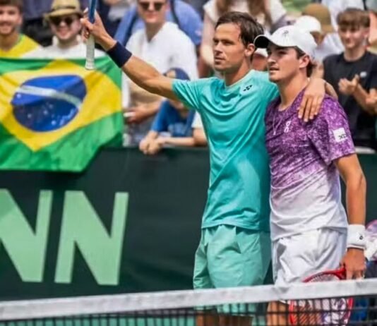João Fonseca fica com o vice na chave de duplas do ATP 500 de Halle