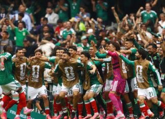 México abre Copa vencendo África do Sul em duelo com três expulsões