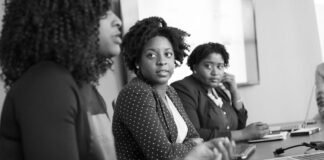 Desemprego entre mulheres negras jovens chega a 24,7%, aponta estudo