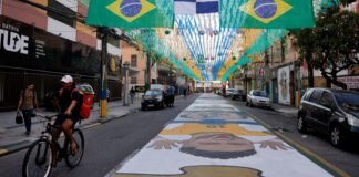 Ruas decoradas para Copa do Mundo reforçam vínculo comunitário no Rio