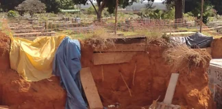 Obra em cemitério de Taguatinga expõe caixão e restos mortais de família