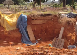 Obra em cemitério de Taguatinga expõe caixão e restos mortais de família