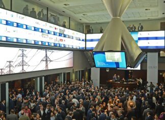 Ibovespa volta aos 174 mil pontos com aposta na Selic, e dólar cai