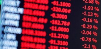 Bolsa sobe quase 3% e fecha no maior nível desde maio