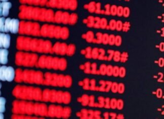 Bolsa sobe quase 3% e fecha no maior nível desde maio