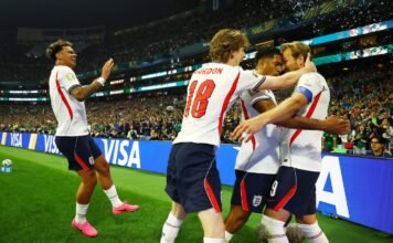 Com um a menos, Inglaterra derruba México no Azteca e segue na Copa
