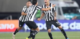 Com gol no último lance, Botafogo bate Santos na volta do Brasileirão