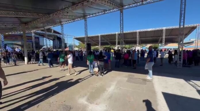 Vídeo – “Flopou”, evento de Celina na Santa Maria custa certa de R$ 200 mil e reúne poucos apoiadores