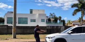 Vídeo: Rogério Ulysses “é atropelado” em faixa de pedestres em São Sebastião