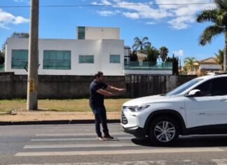 Vídeo: Rogério Ulysses “é atropelado” em faixa de pedestres em São Sebastião