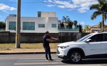 Vídeo: Rogério Ulysses “é atropelado” em faixa de pedestres em São Sebastião