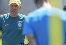 Ancelotti dá pista de Martinelli para vaga de Paquetá contra Noruega