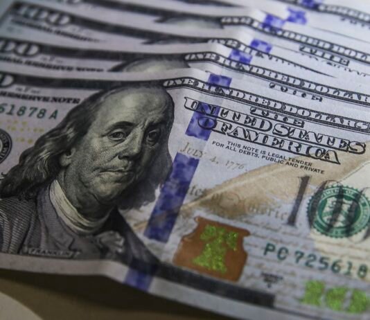 Dólar fica estável em R$ 5,08, mas cai 0,58% na semana