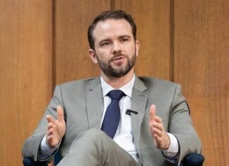 Ministro da Fazenda critica sanções dos EUA por ligações com o PCC