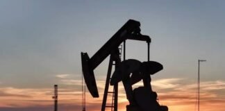 Petróleo dispara após EUA atacarem Irã e restabelecerem sanções