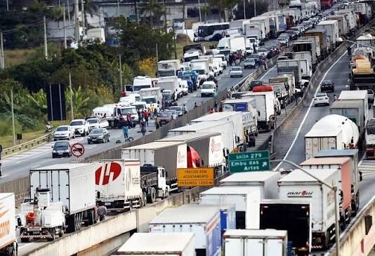 Caminhoneiros ameaçam greve se Alcolumbre não pautar MP do Frete