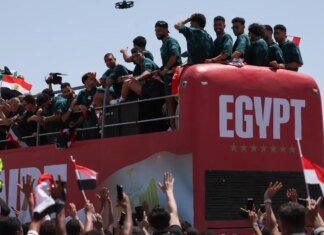 Jogadores do Egito são recebidos como heróis após atuação na Copa