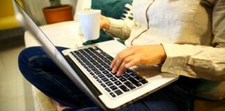 Sete em cada dez brasileiros temem comprar remédios pela internet