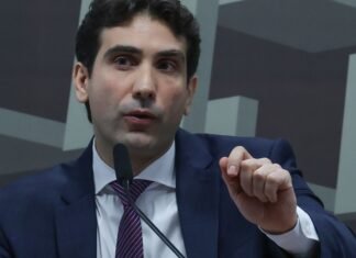 Galípolo critica empresas que pressionam para usar FGC