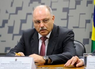 “Não tivemos golpe porque Forças Armadas não aderiram”, diz general à CNN