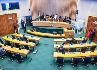 De olho na eleição, distritais retomam atividades nesta segunda