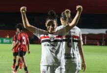 São Paulo vence Vitória e assume liderança do Brasileirão Feminino